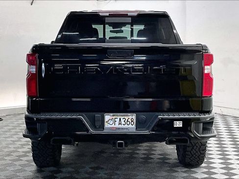 Used 2022 Chevrolet Silverado 1500 LT Trail Boss w/ LT Trail Boss Premium Package AWD/4WD image 3
