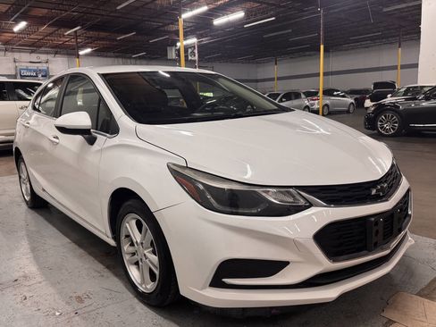 Used 2018 Chevrolet Cruze LT w/ Convenience Package image 7