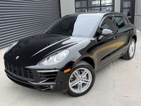 Used 2018 Porsche Macan AWD/4WD image 2