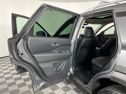 Certified 2025 Nissan Pathfinder Platinum FWD image 42