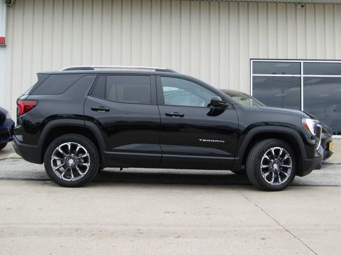 New 2026 GMC Terrain Elevation w/ Elevation Premium Package AWD/4WD image 2
