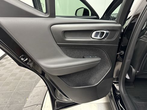 Used 2019 Volvo XC40 T5 R-Design AWD/4WD image 26