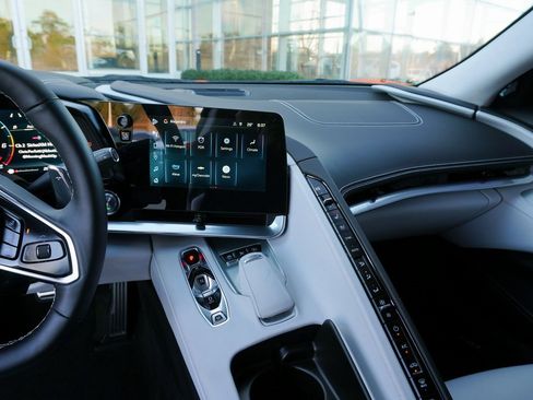 Used 2024 Chevrolet Corvette Stingray Premium Conv w/ Z51 Performance Package image 36