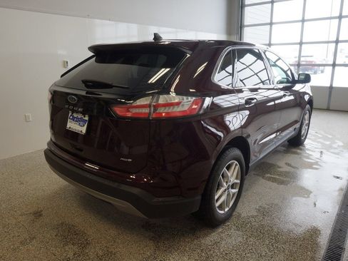 Used 2024 Ford Edge SEL w/ Convenience Package image 3
