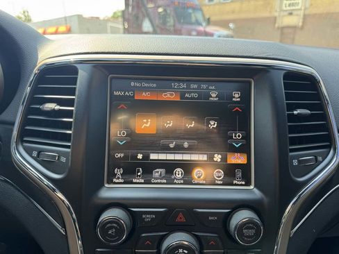 Used 2017 Jeep Grand Cherokee Limited image 33