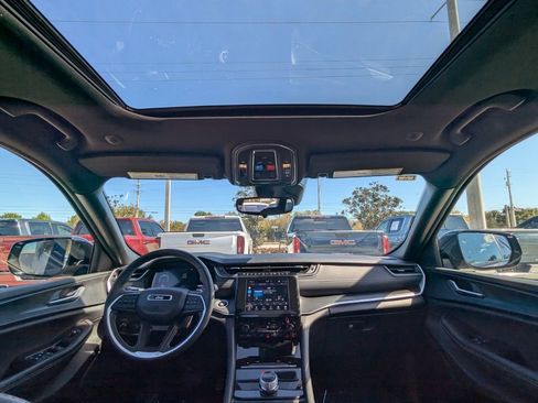 Used 2023 Jeep Grand Cherokee Altitude image 20