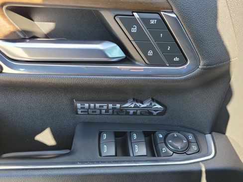 Used 2024 Chevrolet Silverado 1500 High Country w/ Z71 Off-Road Package AWD/4WD image 24