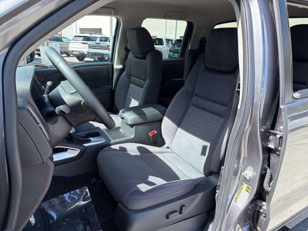 Used 2024 Nissan Frontier SV RWD image 28