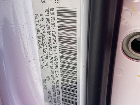 Used 2019 Jeep Cherokee Latitude w/ Popular Appearance Group image 9