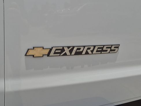 New 2026 Chevrolet Express 3500 RWD image 6