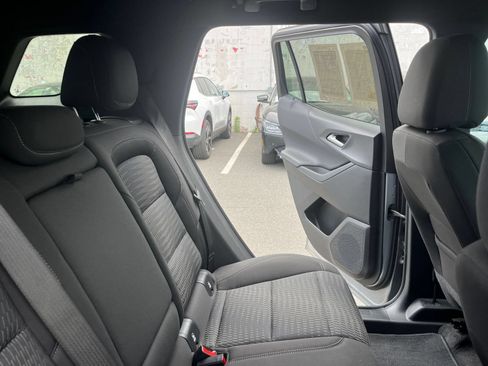 Used 2025 Chevrolet Equinox LT FWD image 36
