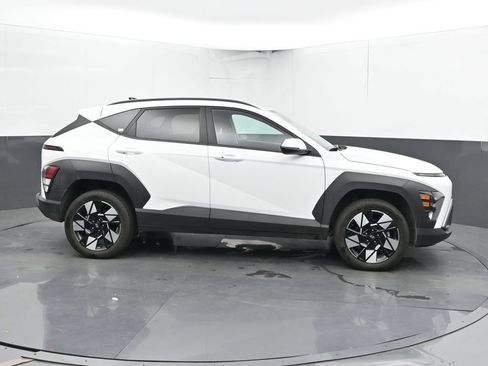 Used 2024 Hyundai Kona SEL AWD/4WD image 4