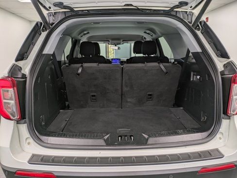 Used 2022 Ford Explorer XLT image 23