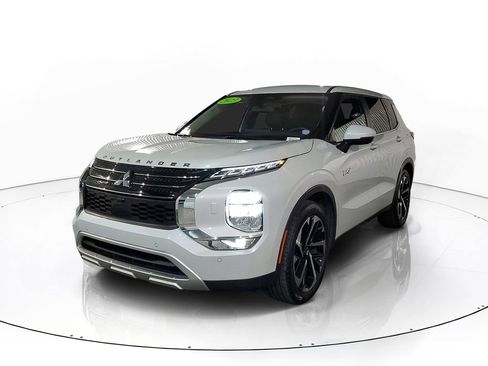 Used 2023 Mitsubishi Outlander SE AWD/4WD image 3