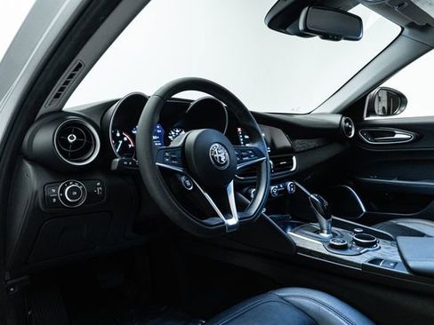Used 2019 Alfa Romeo Giulia w/ Nero Edizione RWD image 22
