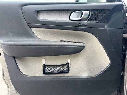 Used 2021 Volvo XC40 T5 Inscription w/ Advanced Package image 16