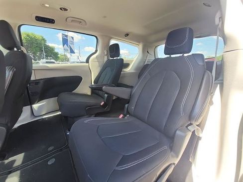 Used 2023 Chrysler Voyager LX FWD image 8