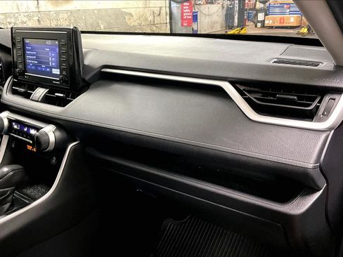 Certified 2022 Toyota RAV4 LE AWD/4WD image 17