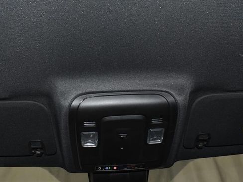 Used 2024 GMC Yukon SLE image 20