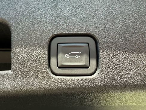 Used 2025 GMC Acadia Elevation image 26