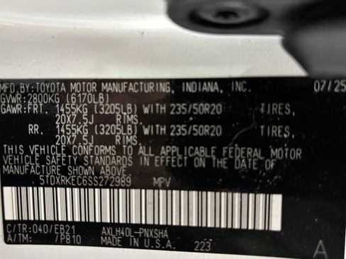Used 2025 Toyota Sienna XSE FWD image 11
