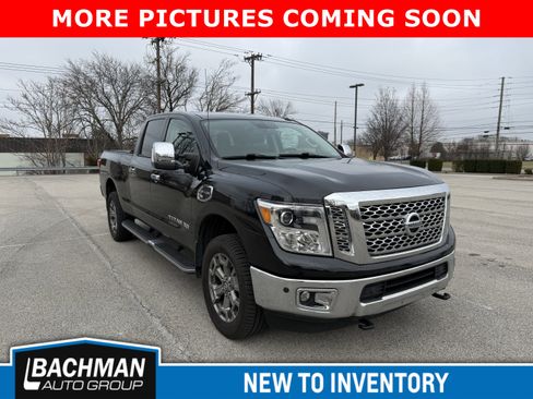 Used 2019 Nissan Titan SL w/ Chrome Package image 2