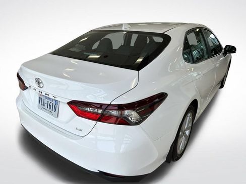 Used 2022 Toyota Camry LE FWD image 3