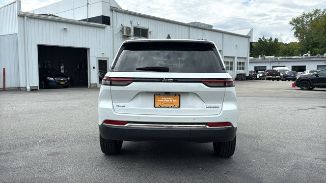Certified 2023 Jeep Grand Cherokee Laredo AWD/4WD image 7