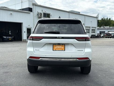 Certified 2023 Jeep Grand Cherokee Laredo AWD/4WD image 7
