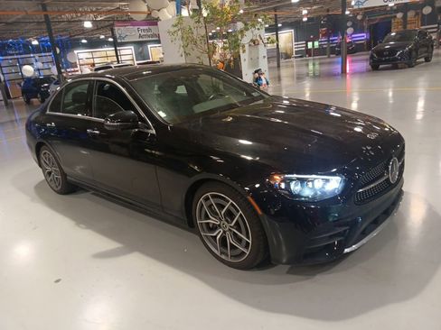 Used 2021 Mercedes-Benz E 350 4MATIC Sedan image 4