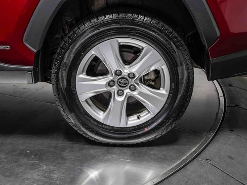 Used 2021 Toyota RAV4 LE w/ Carpet Mat Package (TMS) AWD/4WD image 11