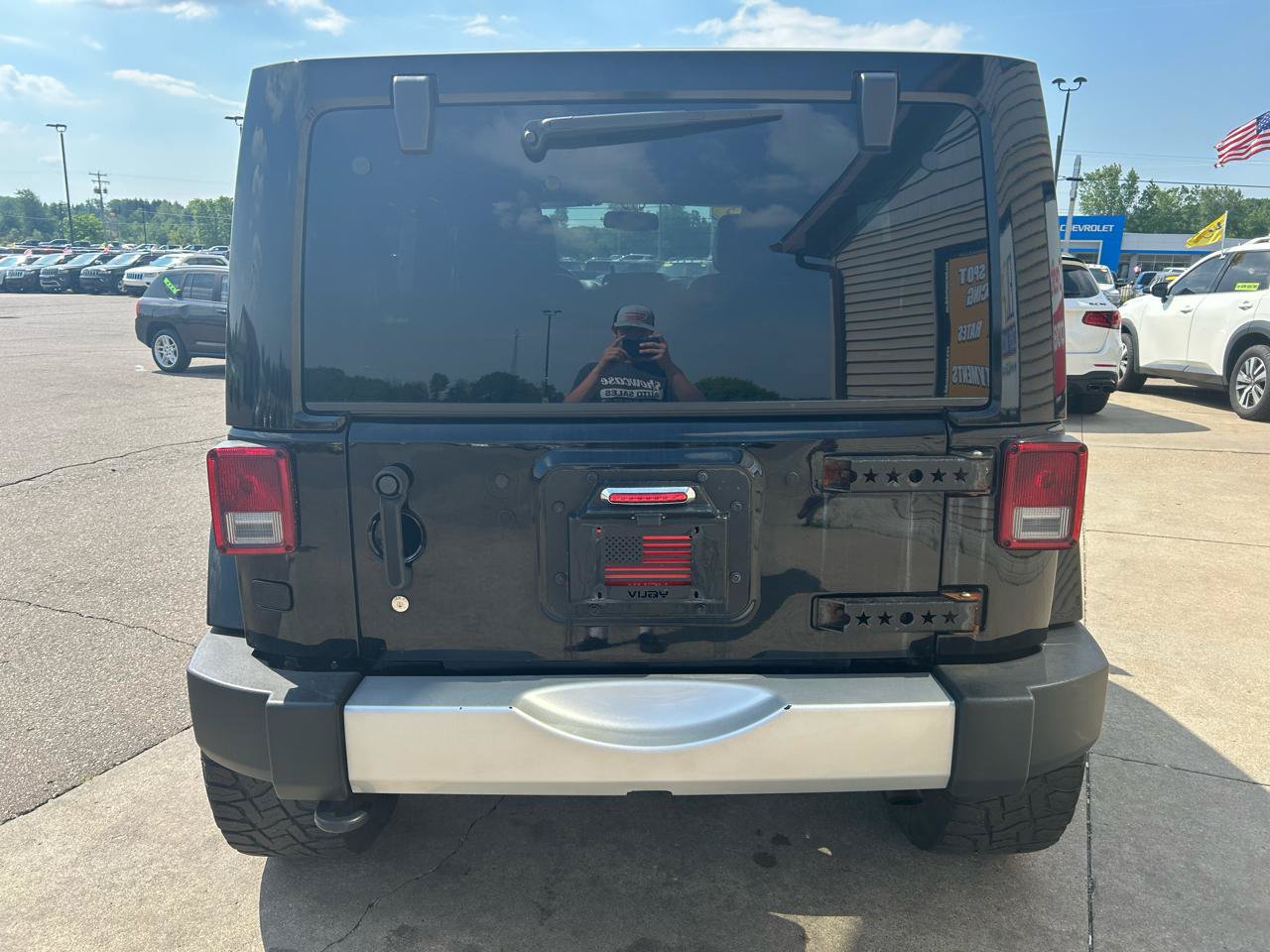Used 2015 Jeep Wrangler Unlimited Sahara w/ Connectivity Group AWD/4WD image 6
