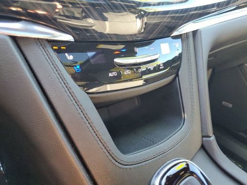 Used 2025 Cadillac XT6 Premium Luxury image 34