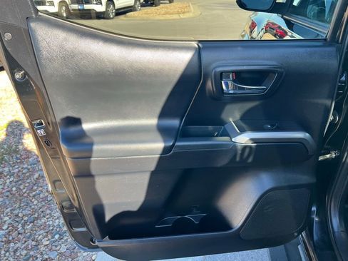 Used 2018 Toyota Tacoma Limited image 19