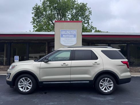 Used 2017 Ford Explorer XLT w/ Equipment Group 201A FWD image 1