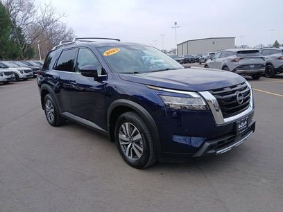 Used 2023 Nissan Pathfinder SL