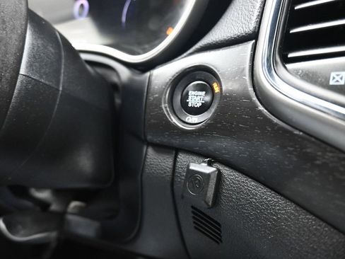 Used 2017 Jeep Grand Cherokee Altitude image 25