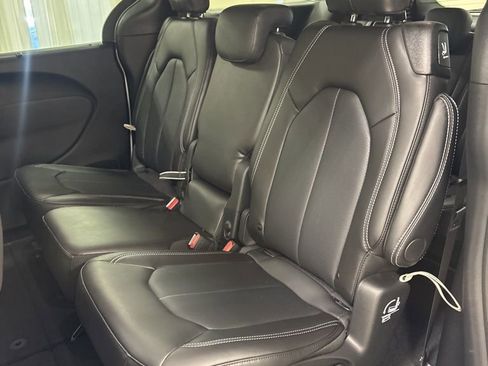 New 2026 Chrysler Pacifica Select FWD image 21