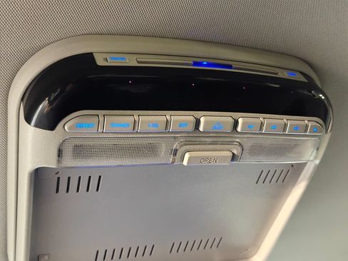 Used 2017 Chrysler Pacifica Touring-L FWD image 11