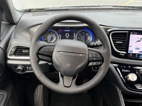 New 2027 Chrysler Pacifica Limited AWD/4WD image 38