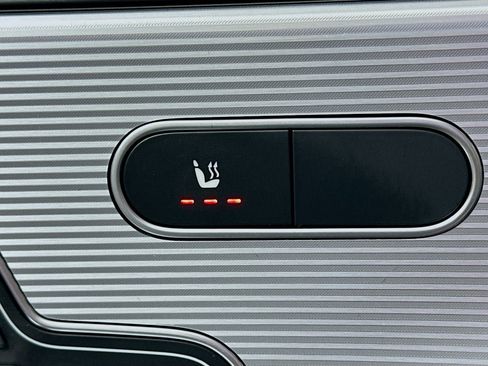 Used 2020 Mercedes-Benz CLA 250 w/ Premium Package image 23