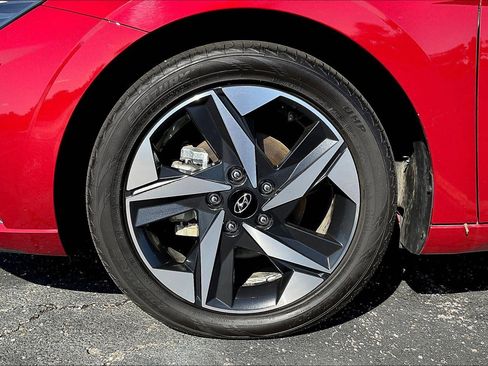 Used 2023 Hyundai Elantra Limited w/ Cargo Package image 9