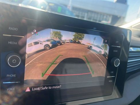Used 2025 Volkswagen Jetta SE FWD image 24