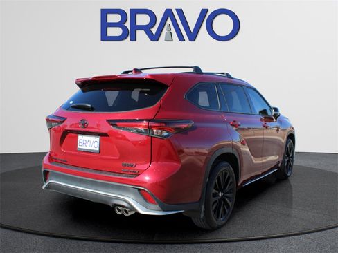 Used 2025 Toyota Highlander XSE image 5