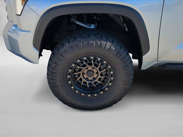 Used 2025 Toyota Tundra Limited AWD/4WD image 23