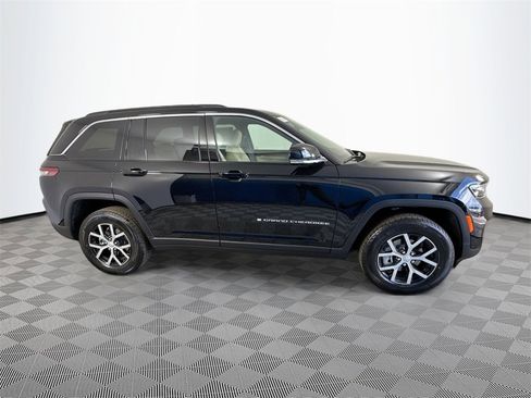 New 2025 Jeep Grand Cherokee Limited w/ Luxury Tech Group II image 8