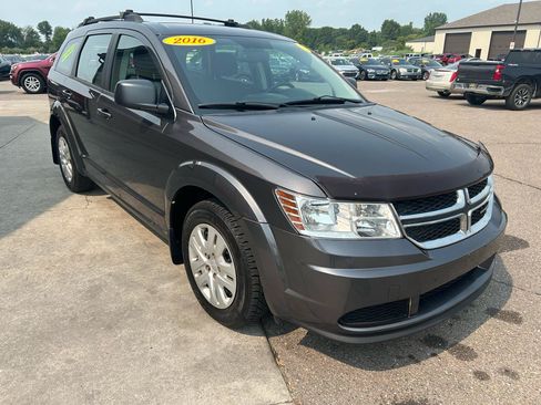 Used 2016 Dodge Journey SE w/ MOPAR All-Weather Group FWD image 3