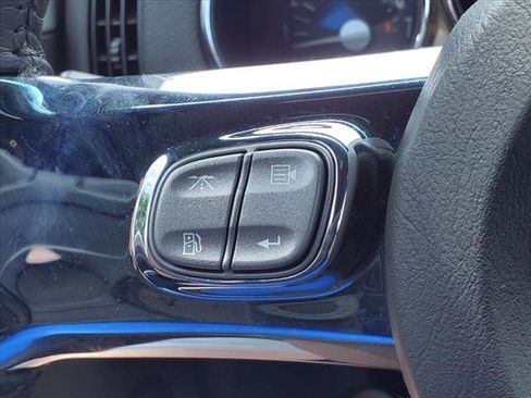 Used 2006 Chevrolet SSR w/ Preferred Equipment Group image 22