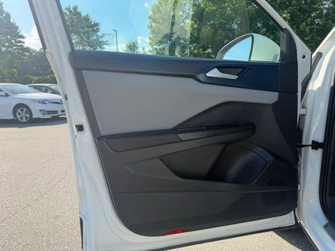 Certified 2023 Volkswagen Taos SE w/ Panoramic Sunroof Package FWD image 14