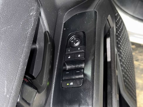 Used 2025 Toyota Tacoma SR RWD image 21